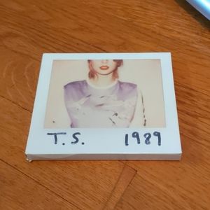 T.S. 1989 CD by Taylor Swift